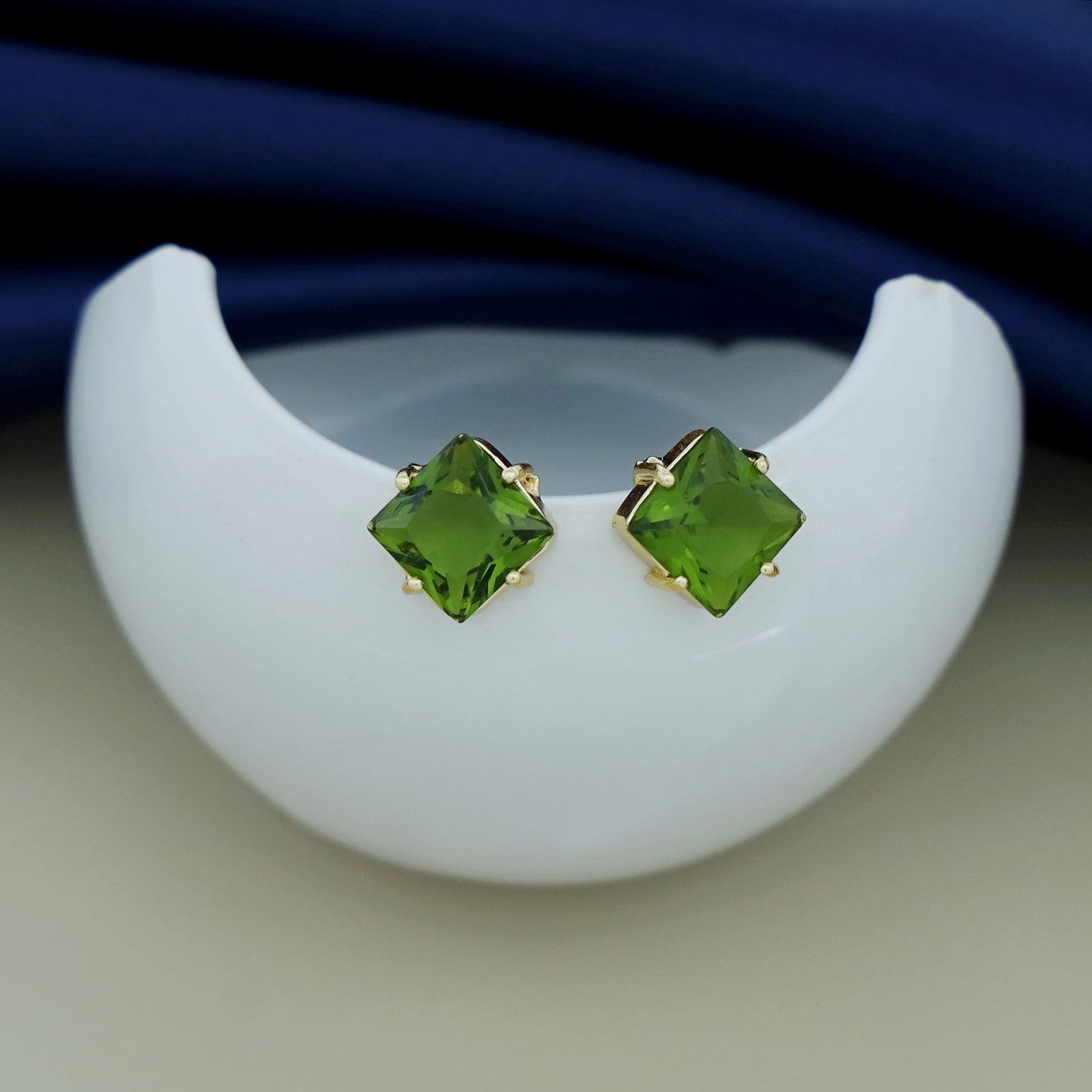 Diamond Glossy Stud